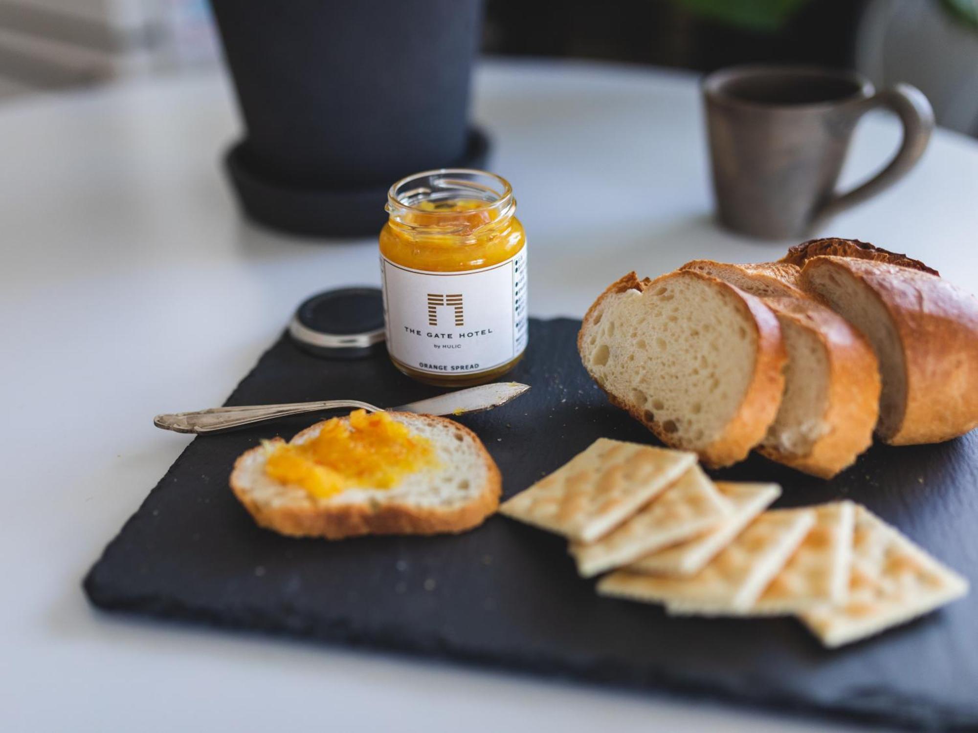 The Gate Hotel Kyoto Takasegawa By Hulic Εξωτερικό φωτογραφία A jar of pure saffron honey